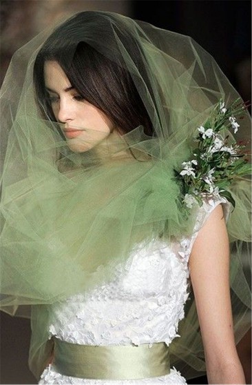 Simple Korean Short Double Layered Fluffy Wedding Veil With Flower